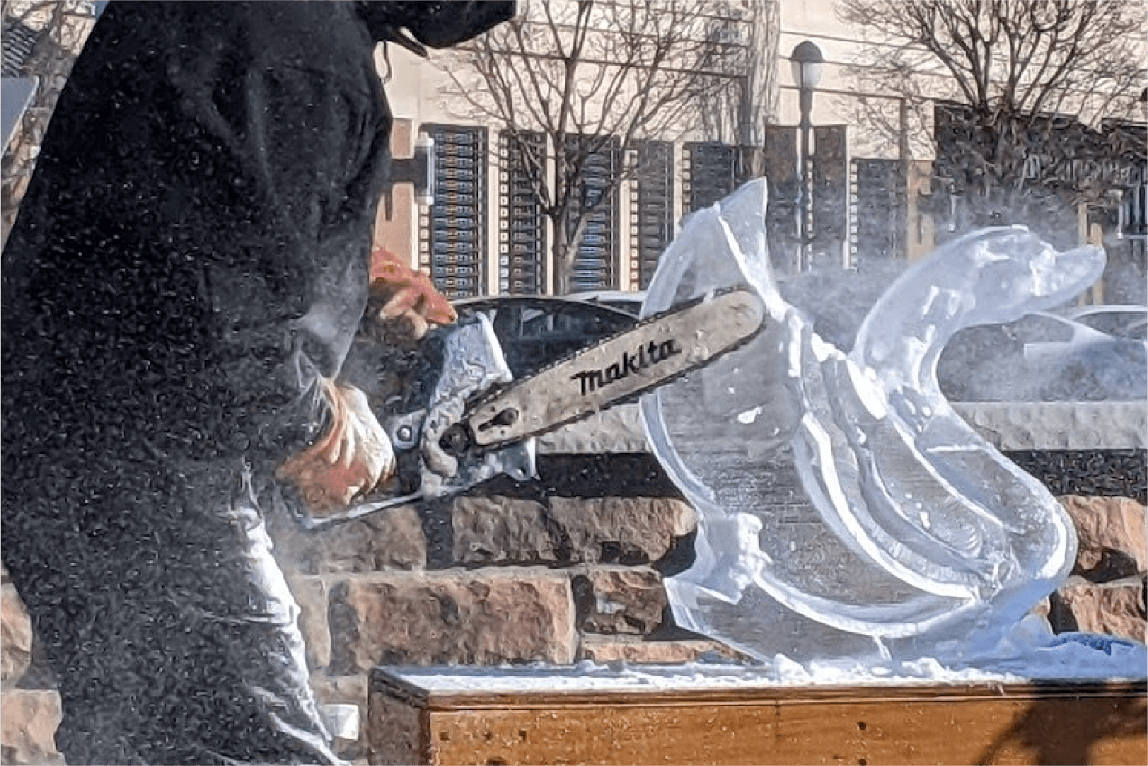 live ice carving